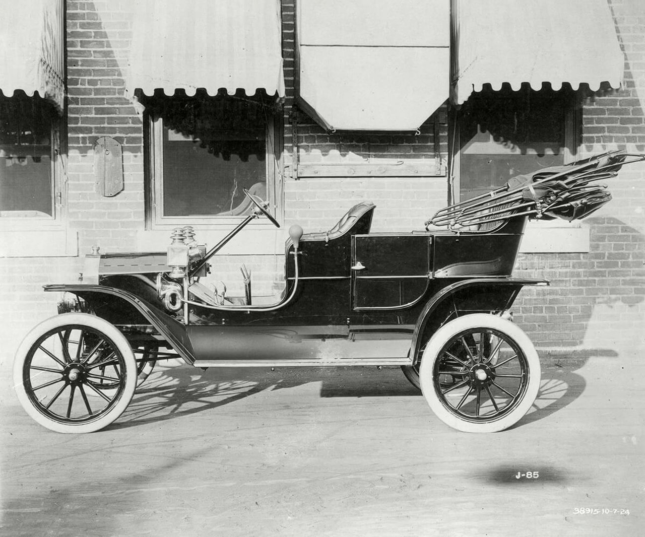 Black and white photo of a Ford Model T.
