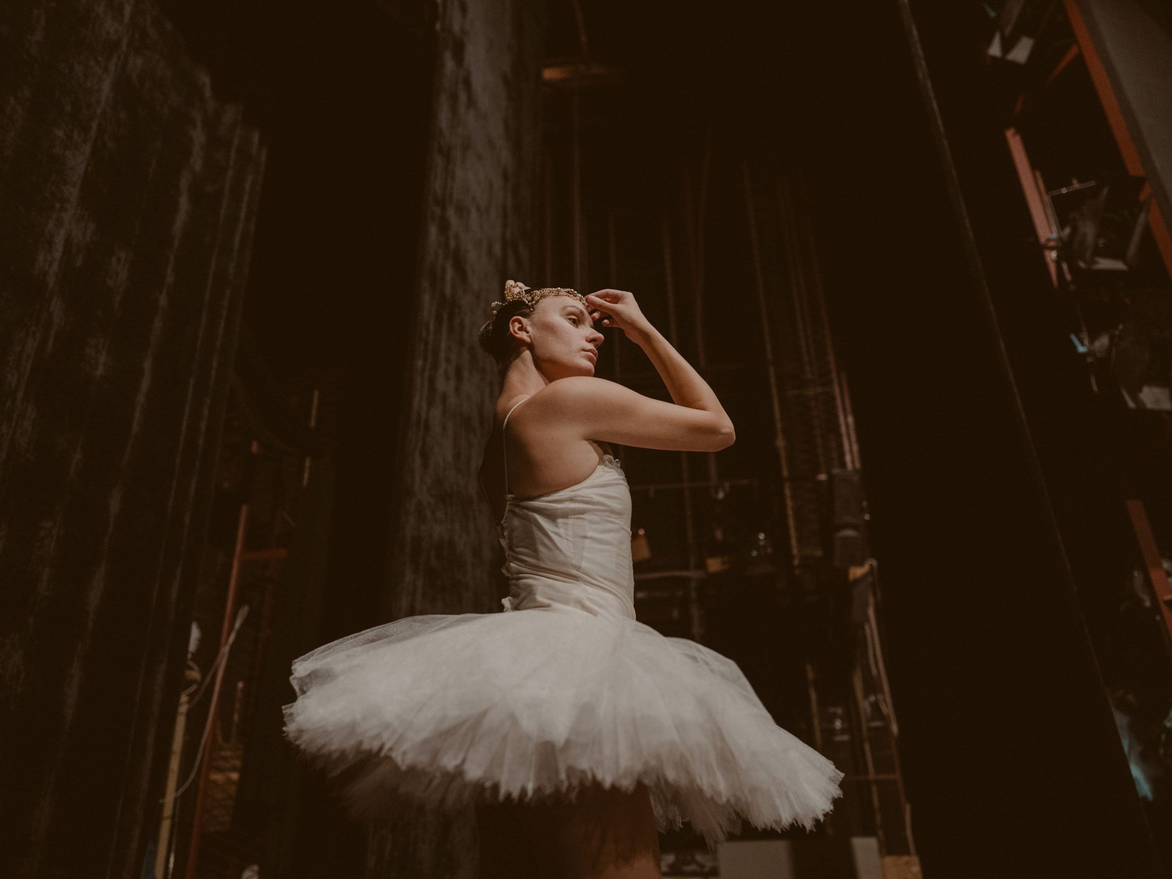 Photo of a ballet dancer backstage having the last preparations before her performance.